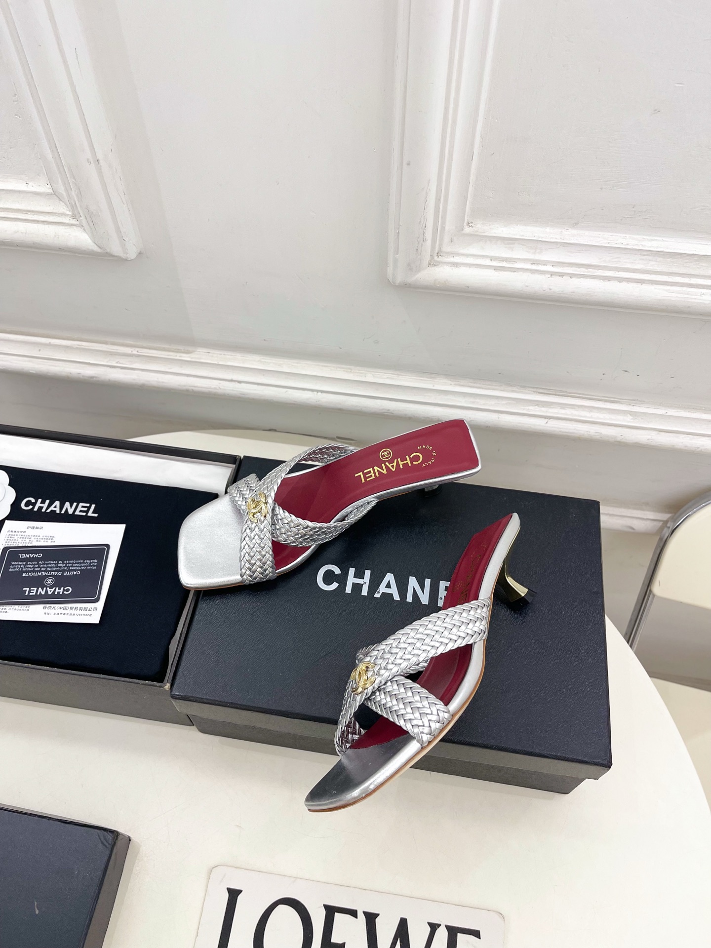 𝐂𝐇𝐀𝐍𝐄𝐋  | 小香  26𝐬𝐬 🦋2026 春夏新品  专柜经典走秀款 小香双C编织交叉带猫跟拖鞋