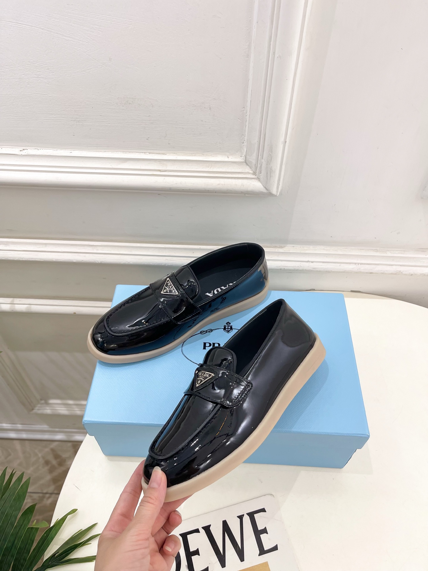 PRADA 普拉达 26𝐬𝐬 🌈2026春夏新品 专柜走秀款 经典金属三角标情侣款乐福鞋 系列〰鞋面: PRADA 普拉达 26𝐬𝐬 🌈2026春夏新品 专柜走秀款 经典金属三角标情侣款乐福鞋 系列〰鞋面: