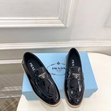 PRADA 普拉达 26𝐬𝐬 🌈2026春夏新品 专柜走秀款 经典金属三角标情侣款乐福鞋 系列〰鞋面: PRADA 普拉达 26𝐬𝐬 🌈2026春夏新品 专柜走秀款 经典金属三角标情侣款乐福鞋 系列〰鞋面: