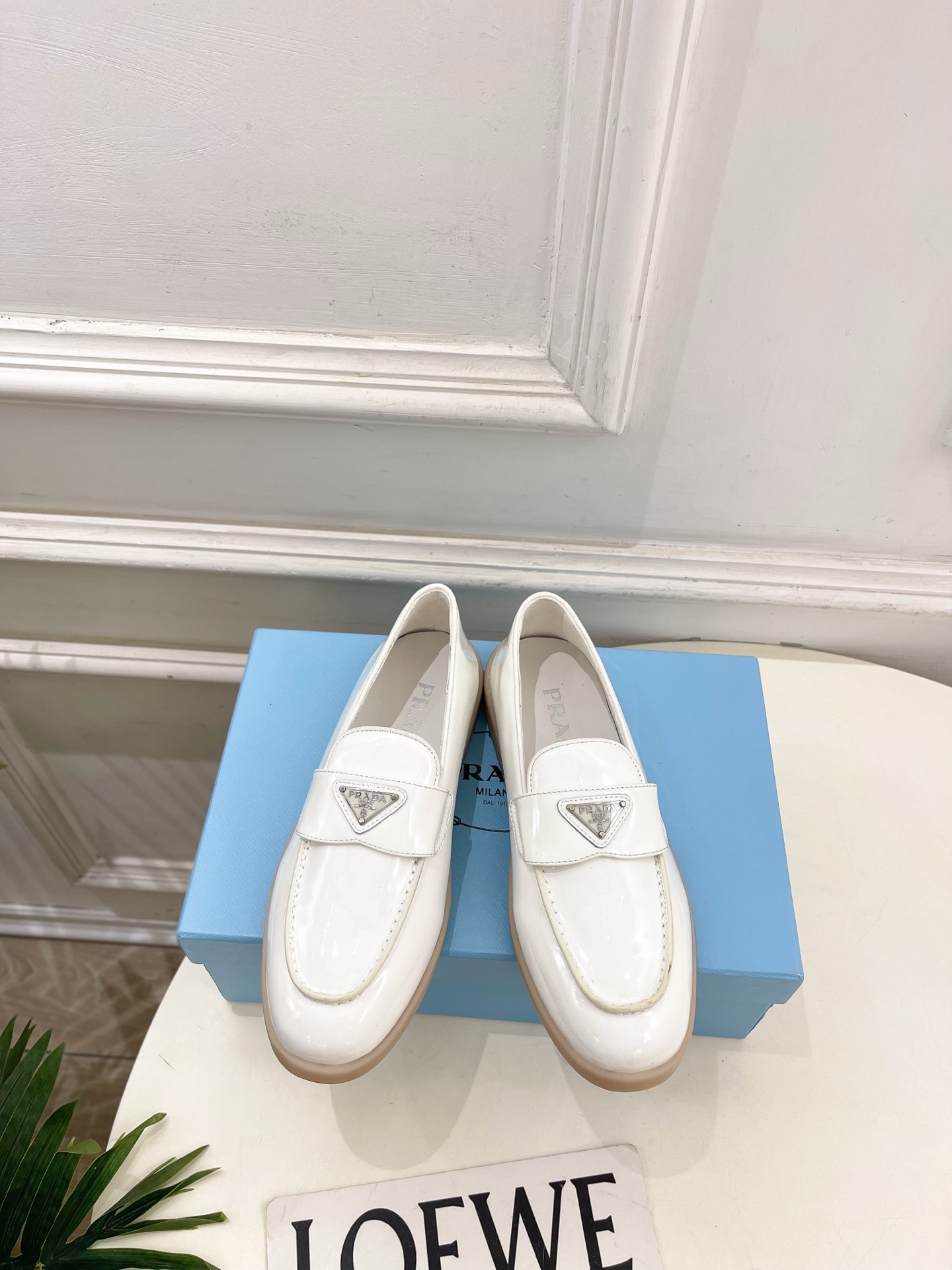 PRADA 普拉达  26𝐬𝐬 🌈2026春夏新品 专柜走秀款 经典金属三角标情侣款乐福鞋 系列〰鞋面：