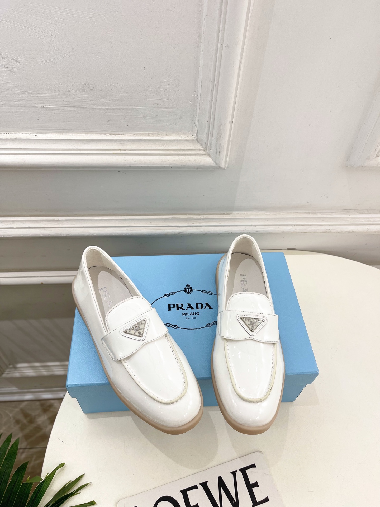 PRADA 普拉达 26𝐬𝐬 🌈2026春夏新品 专柜走秀款 经典金属三角标情侣款乐福鞋 系列〰鞋面: PRADA 普拉达 26𝐬𝐬 🌈2026春夏新品 专柜走秀款 经典金属三角标情侣款乐福鞋 系列〰鞋面: