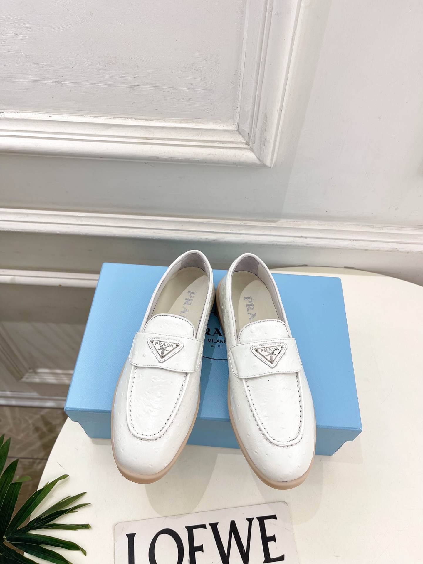 PRADA 普拉达  26𝐬𝐬 🌈2026春夏新品 专柜走秀款 经典金属三角标情侣款乐福鞋 系列〰鞋面：