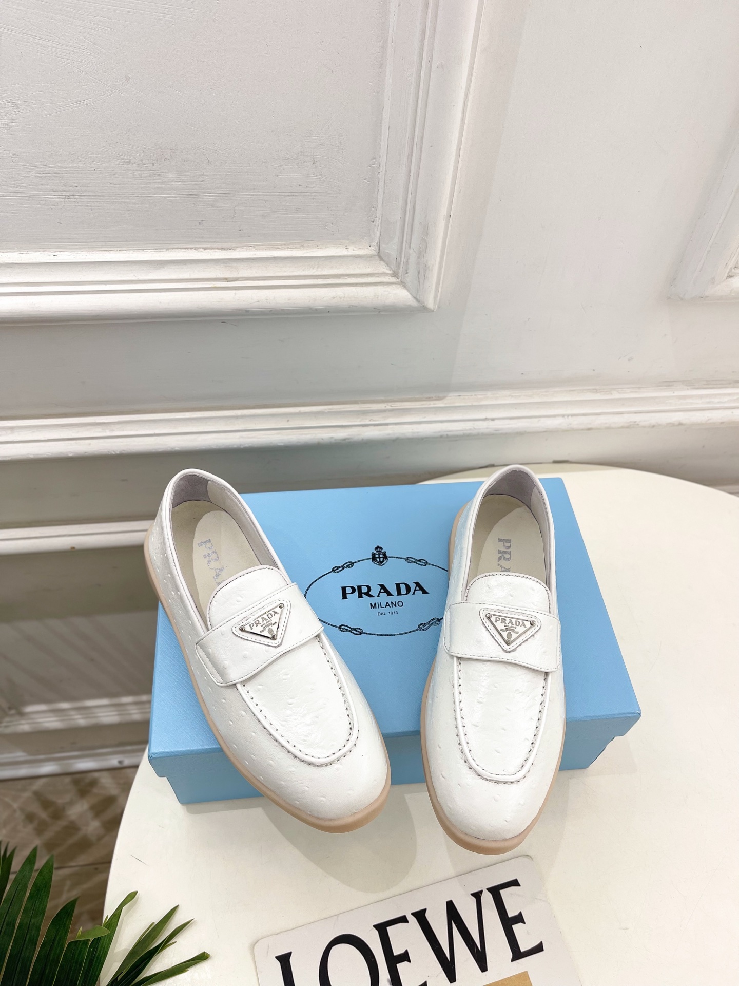 PRADA 普拉达 26𝐬𝐬 🌈2026春夏新品 专柜走秀款 经典金属三角标情侣款乐福鞋 系列〰鞋面: PRADA 普拉达 26𝐬𝐬 🌈2026春夏新品 专柜走秀款 经典金属三角标情侣款乐福鞋 系列〰鞋面: