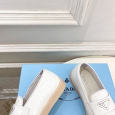 PRADA 普拉达 26𝐬𝐬 🌈2026春夏新品 专柜走秀款 经典金属三角标情侣款乐福鞋 系列〰鞋面: PRADA 普拉达 26𝐬𝐬 🌈2026春夏新品 专柜走秀款 经典金属三角标情侣款乐福鞋 系列〰鞋面: