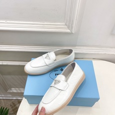 PRADA 普拉达 26𝐬𝐬 🌈2026春夏新品 专柜走秀款 经典金属三角标情侣款乐福鞋 系列〰鞋面: PRADA 普拉达 26𝐬𝐬 🌈2026春夏新品 专柜走秀款 经典金属三角标情侣款乐福鞋 系列〰鞋面: