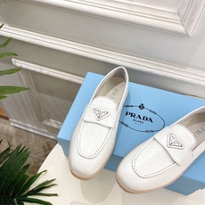 PRADA 普拉达 26𝐬𝐬 🌈2026春夏新品 专柜走秀款 经典金属三角标情侣款乐福鞋 系列〰鞋面: PRADA 普拉达 26𝐬𝐬 🌈2026春夏新品 专柜走秀款 经典金属三角标情侣款乐福鞋 系列〰鞋面: