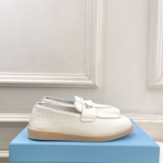 PRADA 普拉达 26𝐬𝐬 🌈2026春夏新品 专柜走秀款 经典金属三角标情侣款乐福鞋 系列〰鞋面: PRADA 普拉达 26𝐬𝐬 🌈2026春夏新品 专柜走秀款 经典金属三角标情侣款乐福鞋 系列〰鞋面: