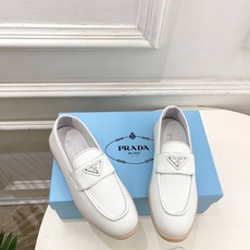 PRADA 普拉达 26𝐬𝐬 🌈2026春夏新品 专柜走秀款 经典金属三角标情侣款乐福鞋 系列〰鞋面: PRADA 普拉达 26𝐬𝐬 🌈2026春夏新品 专柜走秀款 经典金属三角标情侣款乐福鞋 系列〰鞋面: