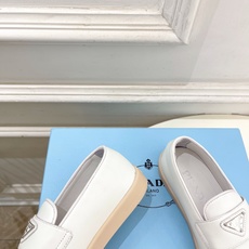 PRADA 普拉达 26𝐬𝐬 🌈2026春夏新品 专柜走秀款 经典金属三角标情侣款乐福鞋 系列〰鞋面: PRADA 普拉达 26𝐬𝐬 🌈2026春夏新品 专柜走秀款 经典金属三角标情侣款乐福鞋 系列〰鞋面: