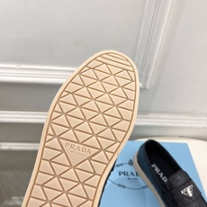 PRADA 普拉达 26𝐬𝐬 🌈2026春夏新品 专柜走秀款 经典金属三角标情侣款乐福鞋 系列〰鞋面: PRADA 普拉达 26𝐬𝐬 🌈2026春夏新品 专柜走秀款 经典金属三角标情侣款乐福鞋 系列〰鞋面: