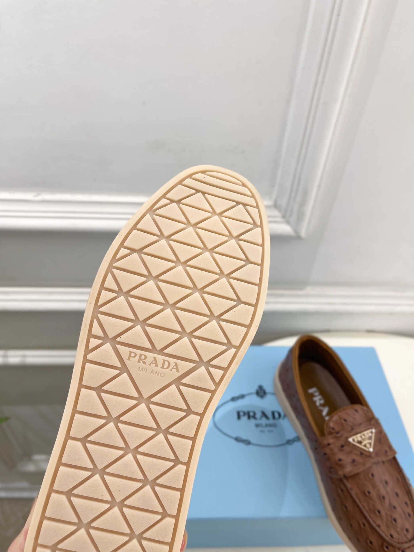 PRADA 普拉达  26𝐬𝐬 🌈2026春夏新品 专柜走秀款 经典金属三角标情侣款乐福鞋 系列〰鞋面：