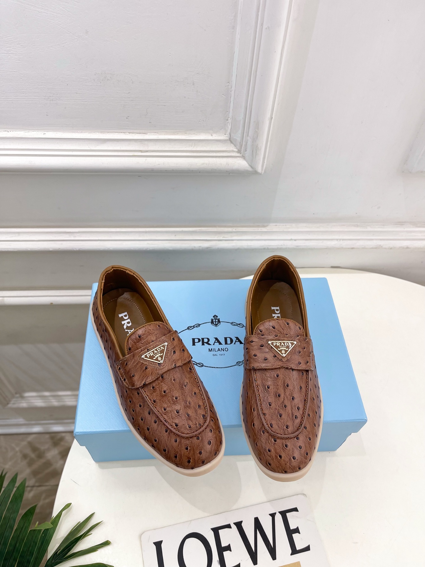 PRADA 普拉达  26𝐬𝐬 🌈2026春夏新品 专柜走秀款 经典金属三角标情侣款乐福鞋 系列〰鞋面：