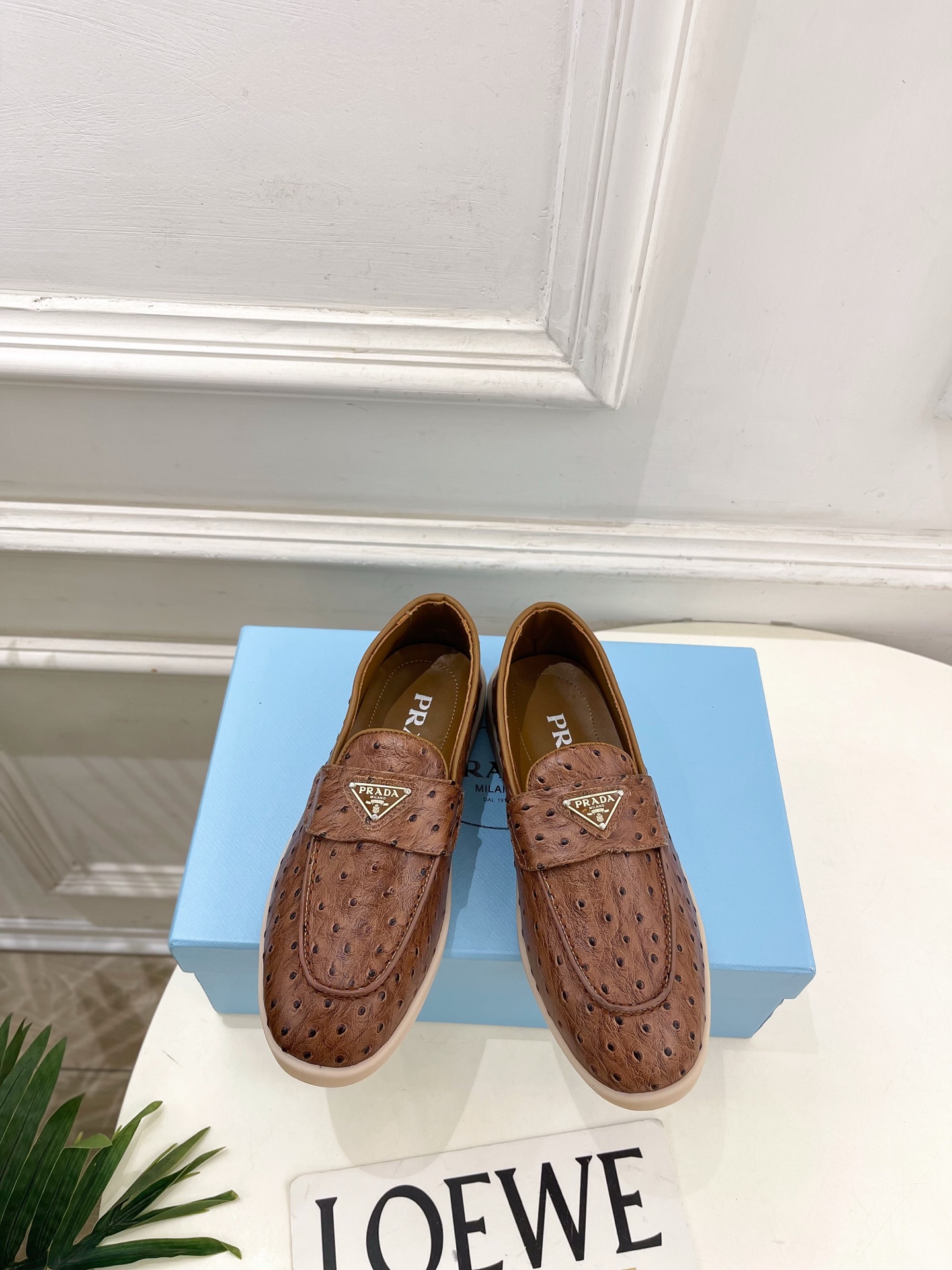 PRADA 普拉达  26𝐬𝐬 🌈2026春夏新品 专柜走秀款 经典金属三角标情侣款乐福鞋 系列〰鞋面：