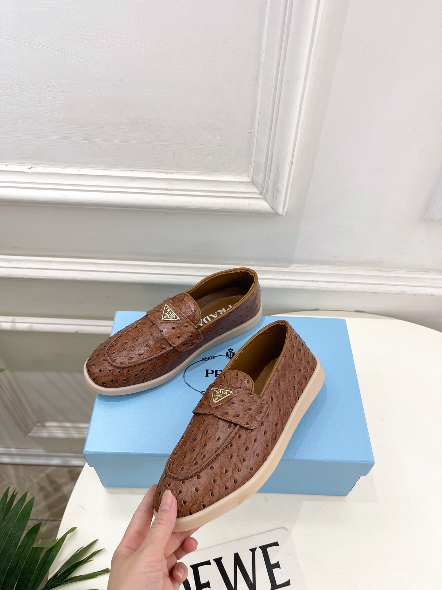 PRADA 普拉达  26𝐬𝐬 🌈2026春夏新品 专柜走秀款 经典金属三角标情侣款乐福鞋 系列〰鞋面：