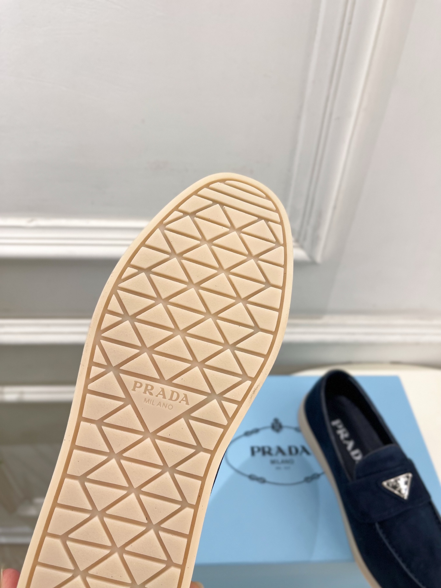PRADA 普拉达  26𝐬𝐬 🌈2026春夏新品 专柜走秀款 经典金属三角标情侣款乐福鞋 系列〰鞋面：