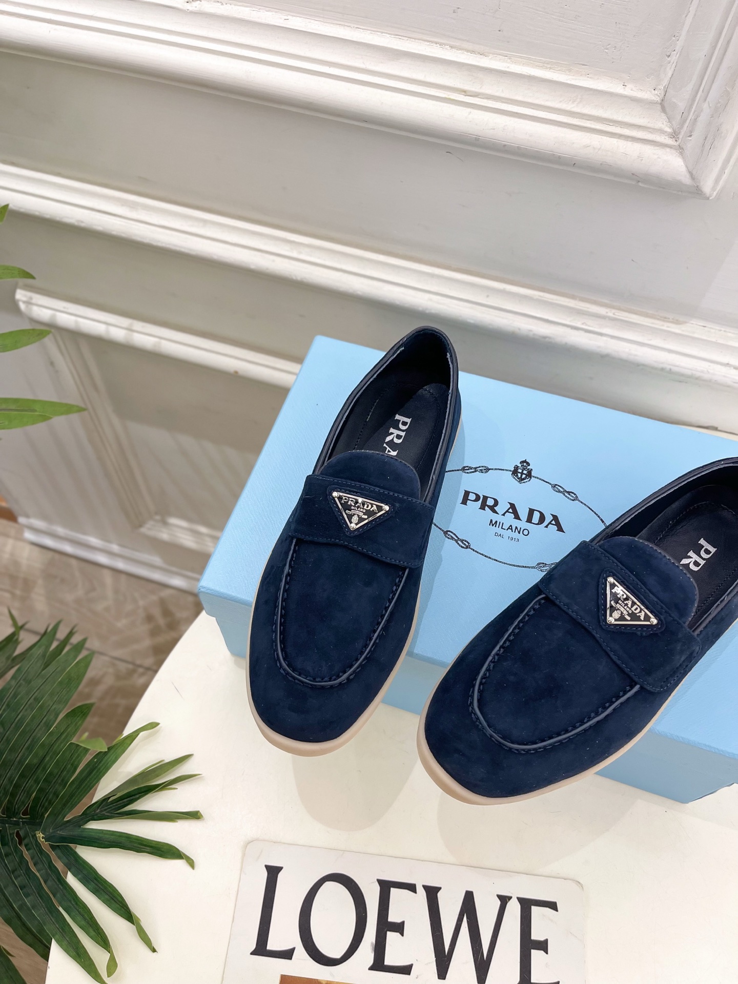 PRADA 普拉达  26𝐬𝐬 🌈2026春夏新品 专柜走秀款 经典金属三角标情侣款乐福鞋 系列〰鞋面：