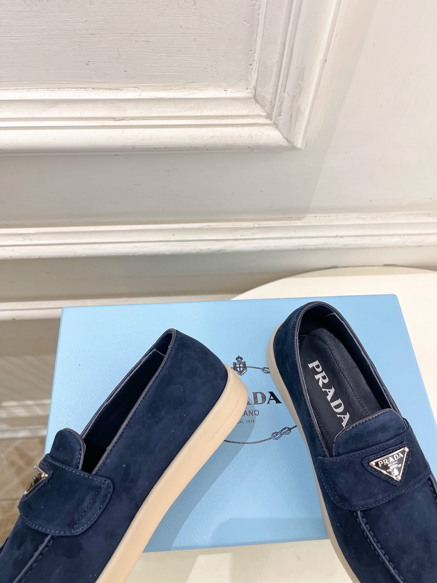 PRADA 普拉达  26𝐬𝐬 🌈2026春夏新品 专柜走秀款 经典金属三角标情侣款乐福鞋 系列〰鞋面：
