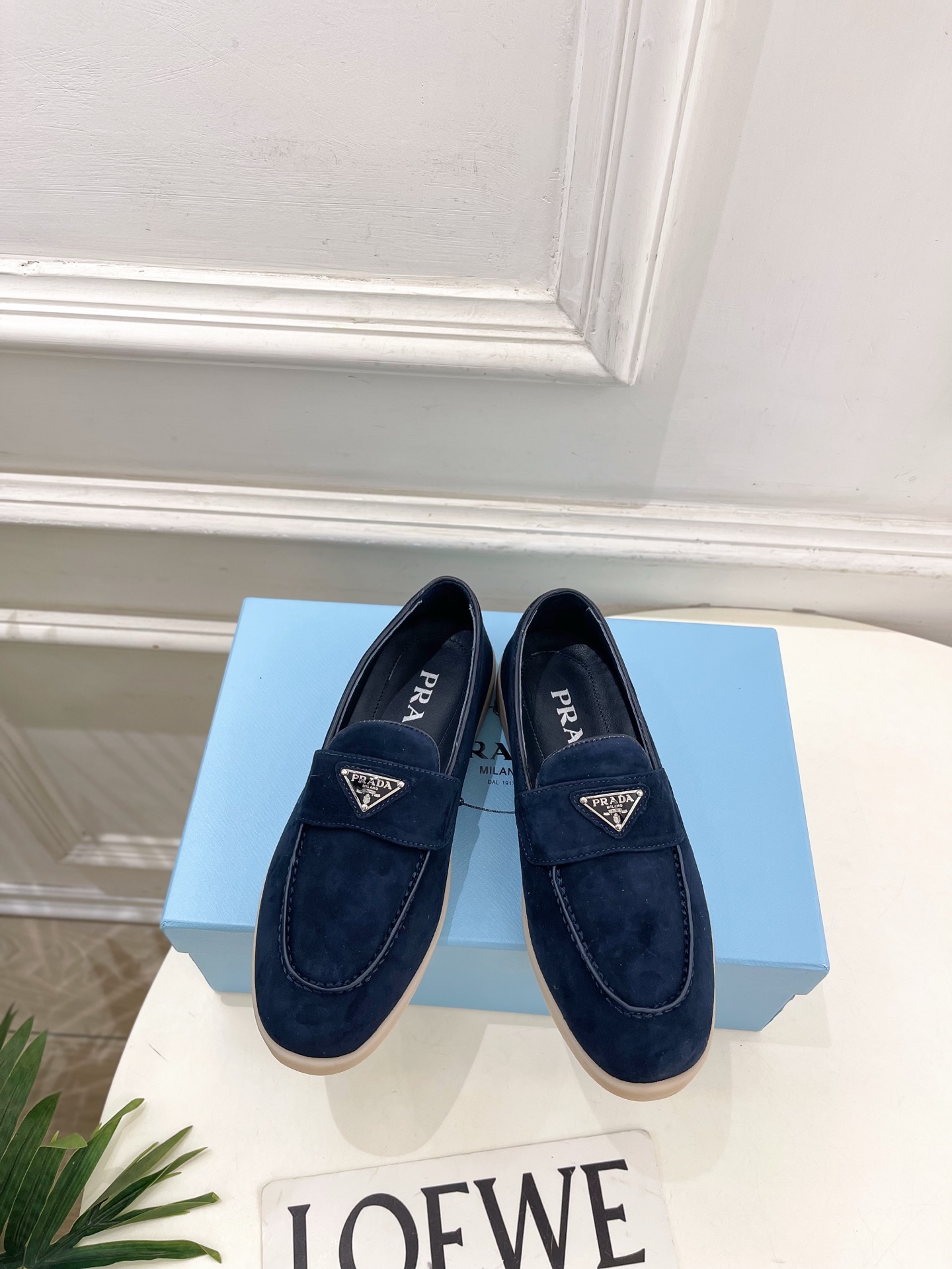 PRADA 普拉达  26𝐬𝐬 🌈2026春夏新品 专柜走秀款 经典金属三角标情侣款乐福鞋 系列〰鞋面：
