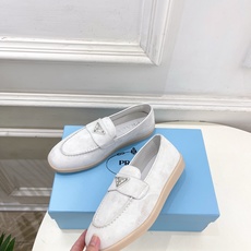 PRADA 普拉达 26𝐬𝐬 🌈2026春夏新品 专柜走秀款 经典金属三角标情侣款乐福鞋 系列〰鞋面: PRADA 普拉达 26𝐬𝐬 🌈2026春夏新品 专柜走秀款 经典金属三角标情侣款乐福鞋 系列〰鞋面: