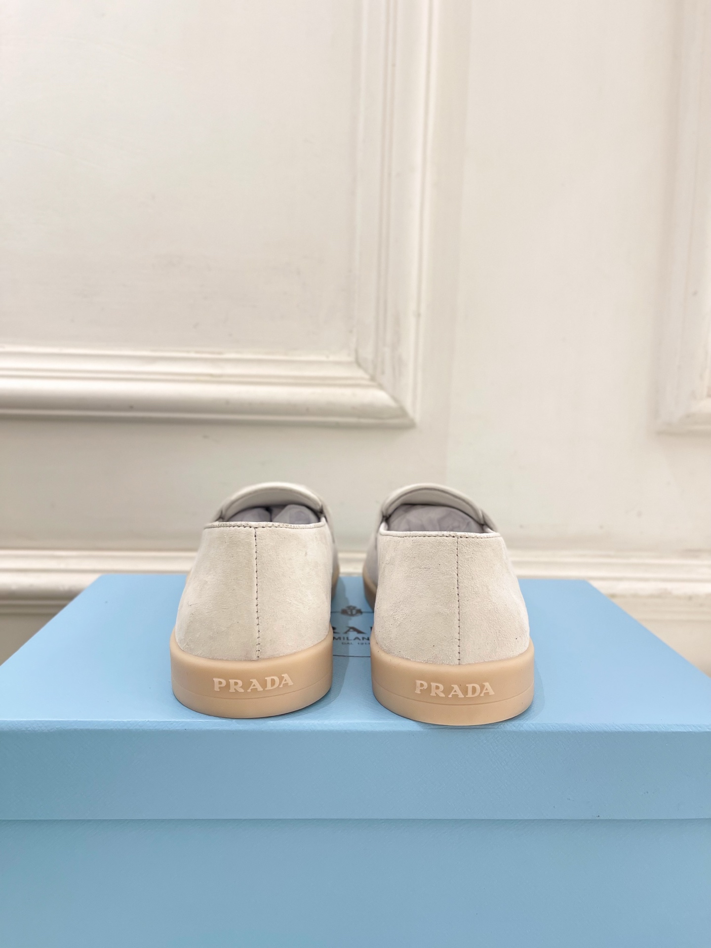 PRADA 普拉达 26𝐬𝐬 🌈2026春夏新品 专柜走秀款 经典金属三角标情侣款乐福鞋 系列〰鞋面: PRADA 普拉达 26𝐬𝐬 🌈2026春夏新品 专柜走秀款 经典金属三角标情侣款乐福鞋 系列〰鞋面:
