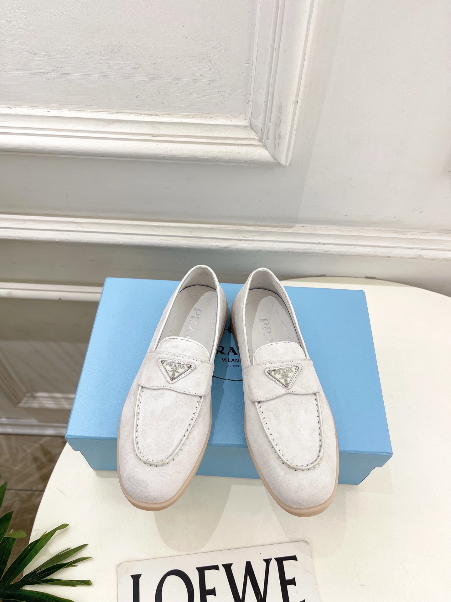 PRADA 普拉达  26𝐬𝐬 🌈2026春夏新品 专柜走秀款 经典金属三角标情侣款乐福鞋 系列〰鞋面：