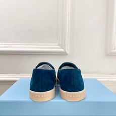 PRADA 普拉达 26𝐬𝐬 🌈2026春夏新品 专柜走秀款 经典金属三角标情侣款乐福鞋 系列〰鞋面: PRADA 普拉达 26𝐬𝐬 🌈2026春夏新品 专柜走秀款 经典金属三角标情侣款乐福鞋 系列〰鞋面: