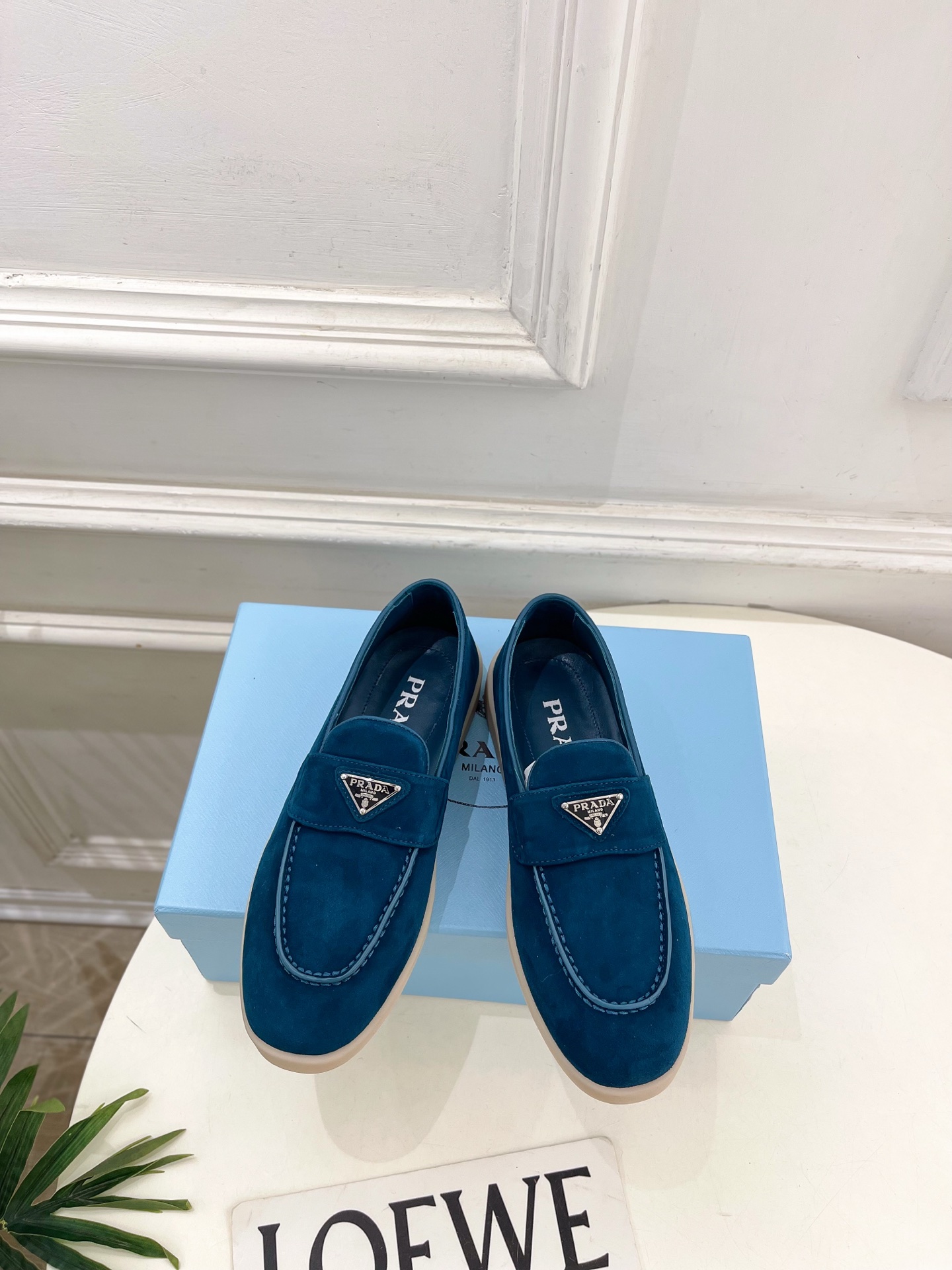 PRADA 普拉达  26𝐬𝐬 🌈2026春夏新品 专柜走秀款 经典金属三角标情侣款乐福鞋 系列〰鞋面：