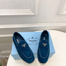 PRADA 普拉达 26𝐬𝐬 🌈2026春夏新品 专柜走秀款 经典金属三角标情侣款乐福鞋 系列〰鞋面: PRADA 普拉达 26𝐬𝐬 🌈2026春夏新品 专柜走秀款 经典金属三角标情侣款乐福鞋 系列〰鞋面: