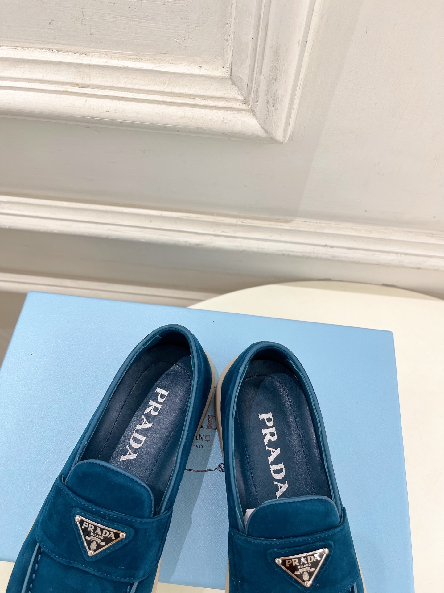 PRADA 普拉达 26𝐬𝐬 🌈2026春夏新品 专柜走秀款 经典金属三角标情侣款乐福鞋 系列〰鞋面: PRADA 普拉达 26𝐬𝐬 🌈2026春夏新品 专柜走秀款 经典金属三角标情侣款乐福鞋 系列〰鞋面: