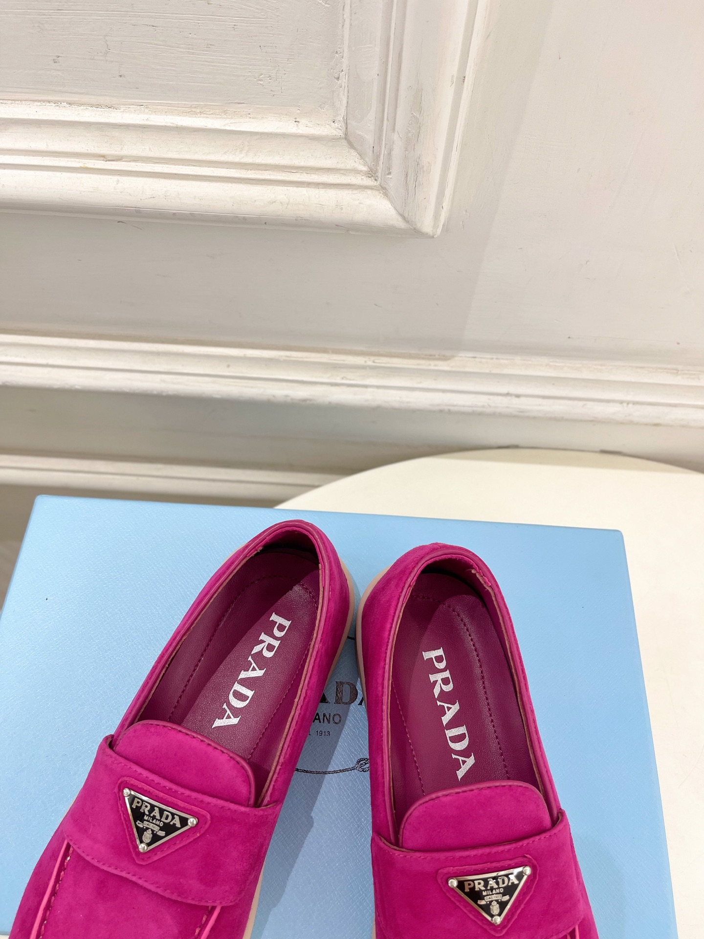 PRADA 普拉达 26𝐬𝐬 🌈2026春夏新品 专柜走秀款 经典金属三角标情侣款乐福鞋 系列〰鞋面: PRADA 普拉达 26𝐬𝐬 🌈2026春夏新品 专柜走秀款 经典金属三角标情侣款乐福鞋 系列〰鞋面: