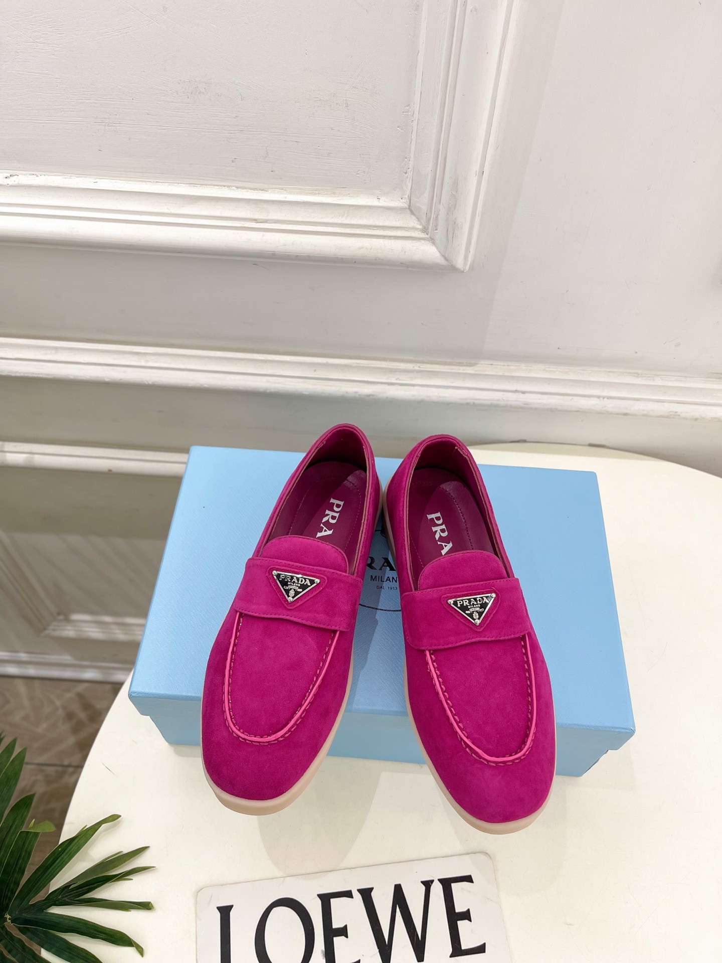 PRADA 普拉达  26𝐬𝐬 🌈2026春夏新品 专柜走秀款 经典金属三角标情侣款乐福鞋 系列〰鞋面：
