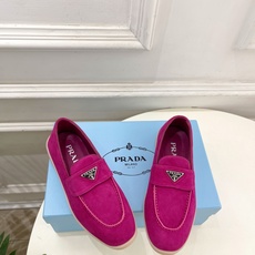 PRADA 普拉达 26𝐬𝐬 🌈2026春夏新品 专柜走秀款 经典金属三角标情侣款乐福鞋 系列〰鞋面: PRADA 普拉达 26𝐬𝐬 🌈2026春夏新品 专柜走秀款 经典金属三角标情侣款乐福鞋 系列〰鞋面: