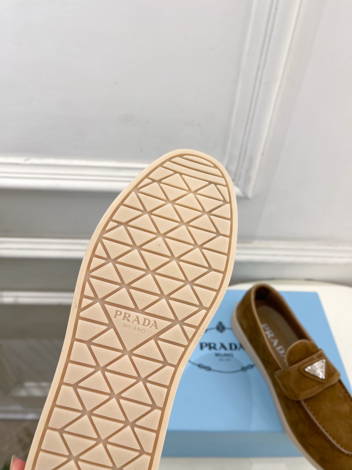 PRADA 普拉达  26𝐬𝐬 🌈2026春夏新品 专柜走秀款 经典金属三角标情侣款乐福鞋 系列〰鞋面：