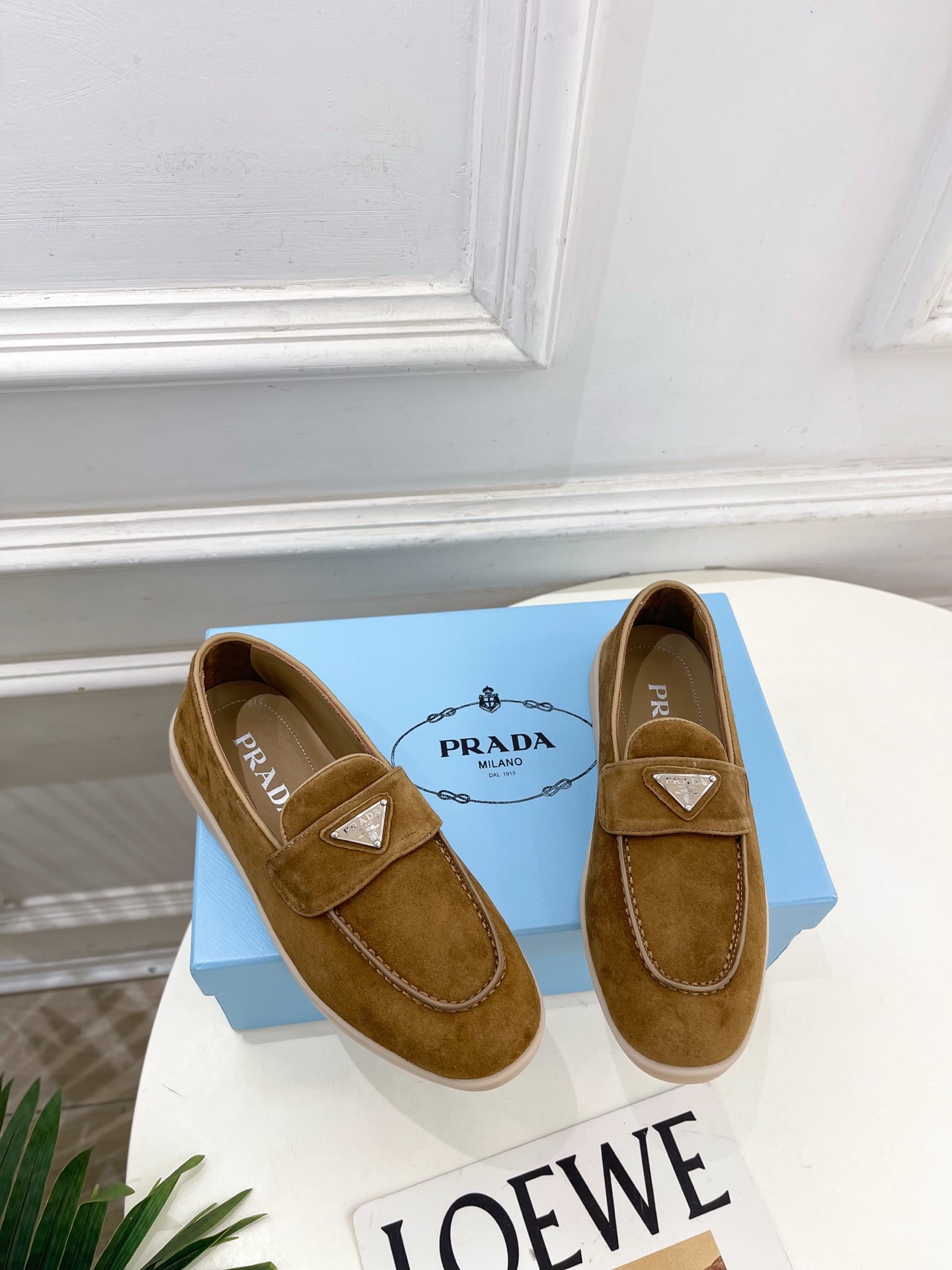 PRADA 普拉达  26𝐬𝐬 🌈2026春夏新品 专柜走秀款 经典金属三角标情侣款乐福鞋 系列〰鞋面：