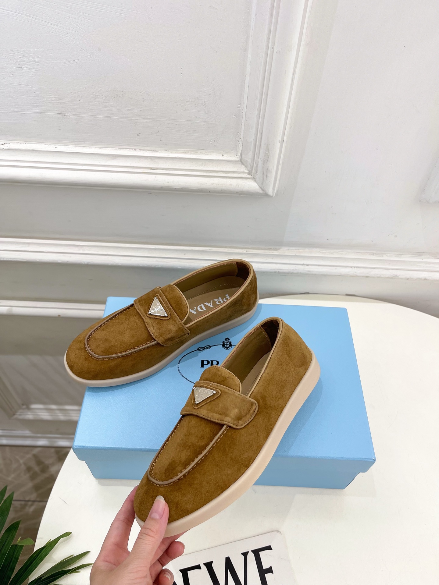 PRADA 普拉达  26𝐬𝐬 🌈2026春夏新品 专柜走秀款 经典金属三角标情侣款乐福鞋 系列〰鞋面：