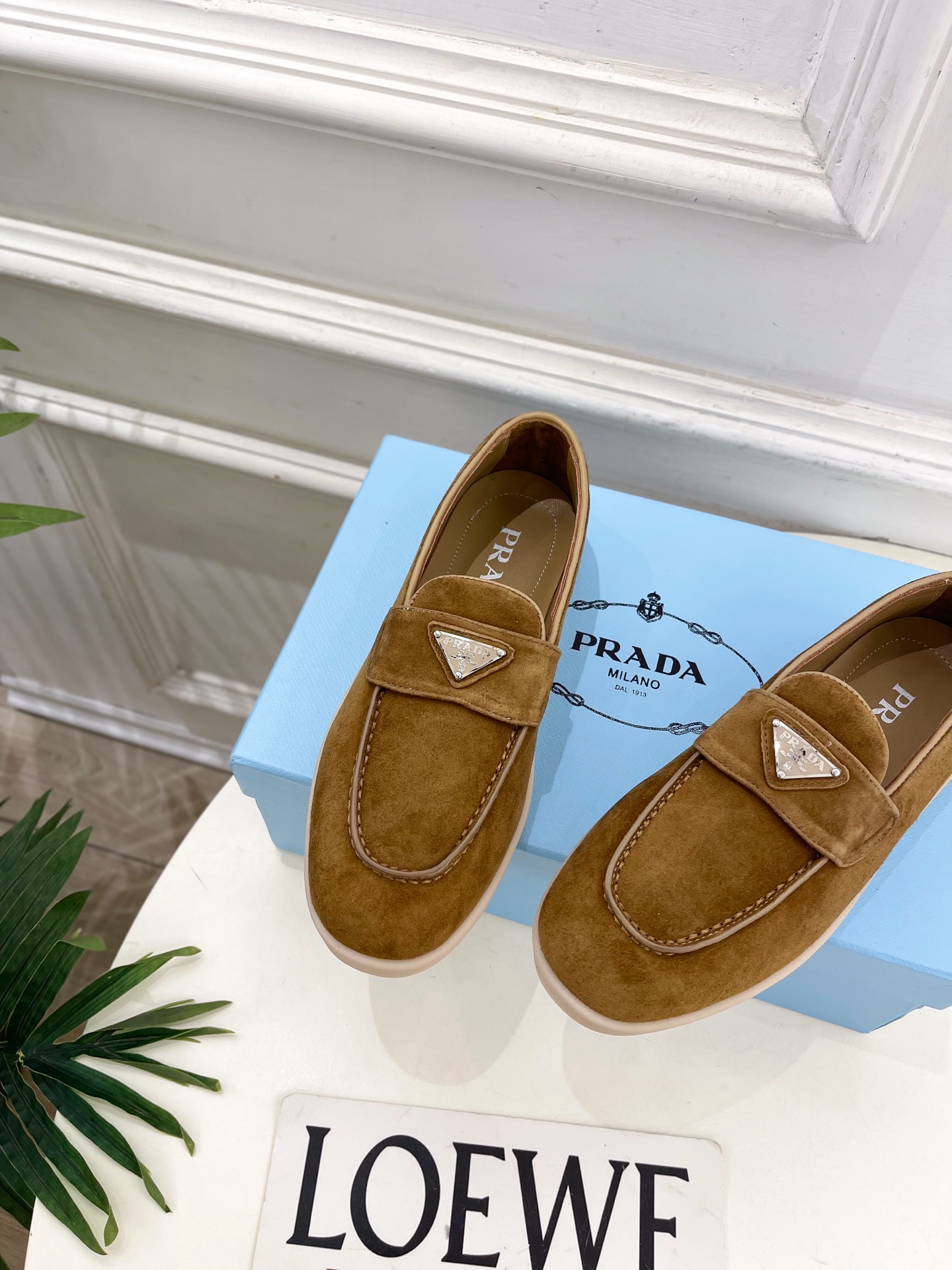 PRADA 普拉达  26𝐬𝐬 🌈2026春夏新品 专柜走秀款 经典金属三角标情侣款乐福鞋 系列〰鞋面：