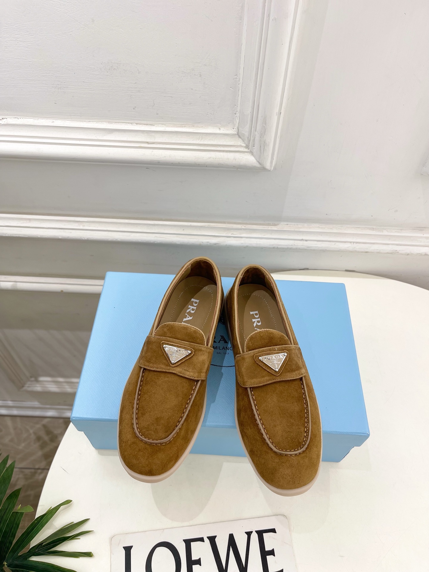 PRADA 普拉达  26𝐬𝐬 🌈2026春夏新品 专柜走秀款 经典金属三角标情侣款乐福鞋 系列〰鞋面：