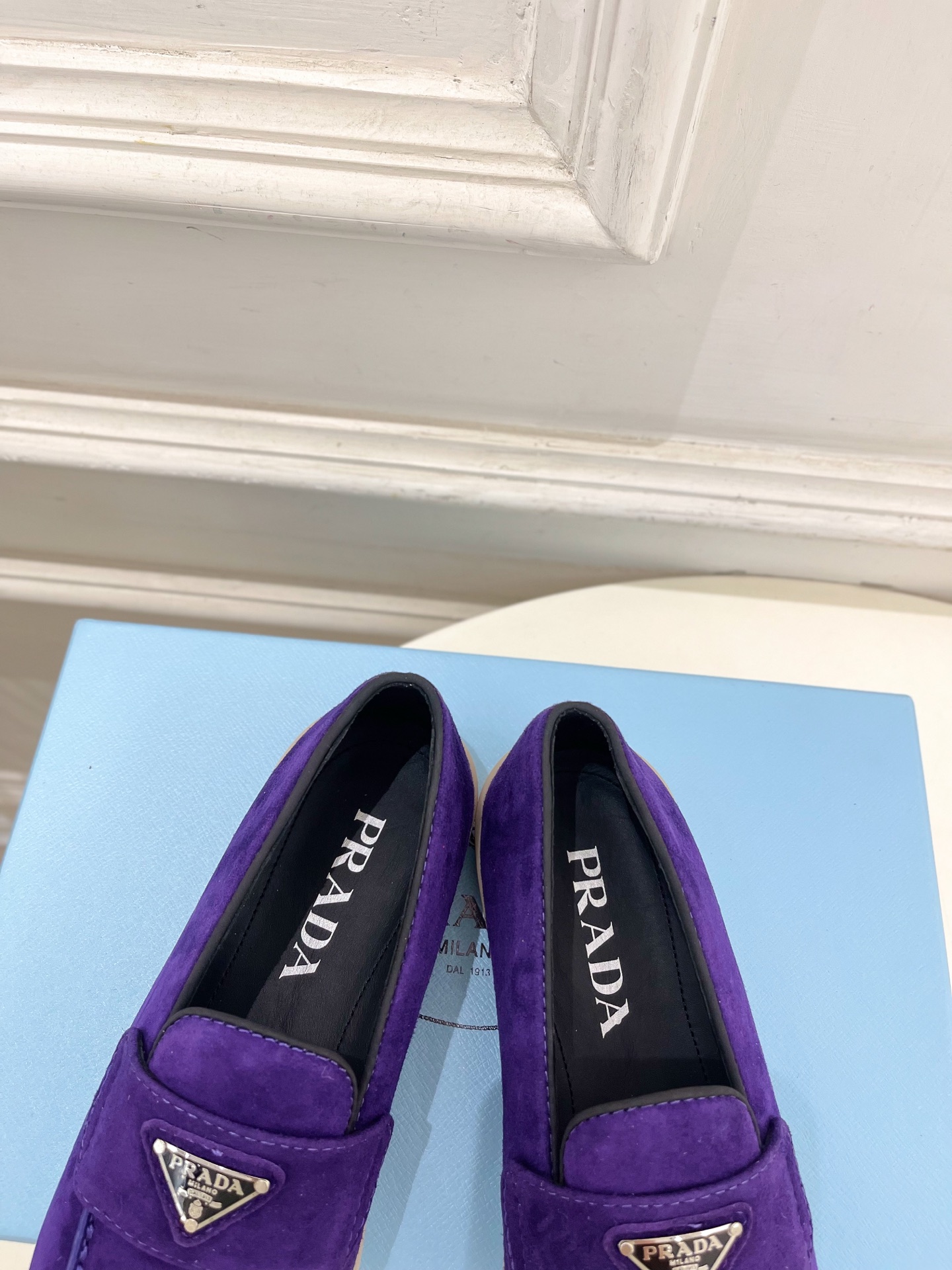 PRADA 普拉达 26𝐬𝐬 🌈2026春夏新品 专柜走秀款 经典金属三角标情侣款乐福鞋 系列〰鞋面: PRADA 普拉达 26𝐬𝐬 🌈2026春夏新品 专柜走秀款 经典金属三角标情侣款乐福鞋 系列〰鞋面: