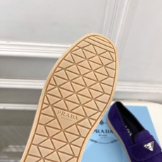 PRADA 普拉达 26𝐬𝐬 🌈2026春夏新品 专柜走秀款 经典金属三角标情侣款乐福鞋 系列〰鞋面: PRADA 普拉达 26𝐬𝐬 🌈2026春夏新品 专柜走秀款 经典金属三角标情侣款乐福鞋 系列〰鞋面: