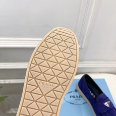 PRADA 普拉达 26𝐬𝐬 🌈2026春夏新品 专柜走秀款 经典金属三角标情侣款乐福鞋 系列〰鞋面: PRADA 普拉达 26𝐬𝐬 🌈2026春夏新品 专柜走秀款 经典金属三角标情侣款乐福鞋 系列〰鞋面: