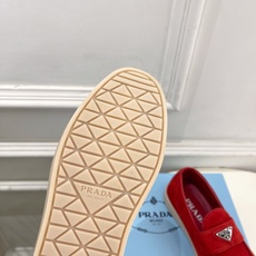 PRADA 普拉达 26𝐬𝐬 🌈2026春夏新品 专柜走秀款 经典金属三角标情侣款乐福鞋 系列〰鞋面: PRADA 普拉达 26𝐬𝐬 🌈2026春夏新品 专柜走秀款 经典金属三角标情侣款乐福鞋 系列〰鞋面: