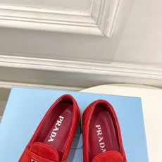 PRADA 普拉达 26𝐬𝐬 🌈2026春夏新品 专柜走秀款 经典金属三角标情侣款乐福鞋 系列〰鞋面: PRADA 普拉达 26𝐬𝐬 🌈2026春夏新品 专柜走秀款 经典金属三角标情侣款乐福鞋 系列〰鞋面:
