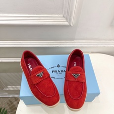 PRADA 普拉达 26𝐬𝐬 🌈2026春夏新品 专柜走秀款 经典金属三角标情侣款乐福鞋 系列〰鞋面: PRADA 普拉达 26𝐬𝐬 🌈2026春夏新品 专柜走秀款 经典金属三角标情侣款乐福鞋 系列〰鞋面: