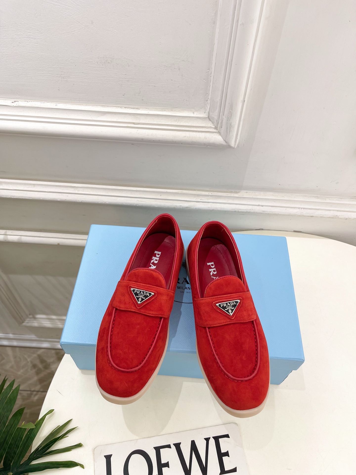 PRADA 普拉达  26𝐬𝐬 🌈2026春夏新品 专柜走秀款 经典金属三角标情侣款乐福鞋 系列〰鞋面：