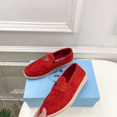 PRADA 普拉达 26𝐬𝐬 🌈2026春夏新品 专柜走秀款 经典金属三角标情侣款乐福鞋 系列〰鞋面: PRADA 普拉达 26𝐬𝐬 🌈2026春夏新品 专柜走秀款 经典金属三角标情侣款乐福鞋 系列〰鞋面: