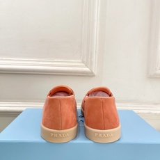 PRADA 普拉达 26𝐬𝐬 🌈2026春夏新品 专柜走秀款 经典金属三角标情侣款乐福鞋 系列〰鞋面: PRADA 普拉达 26𝐬𝐬 🌈2026春夏新品 专柜走秀款 经典金属三角标情侣款乐福鞋 系列〰鞋面: