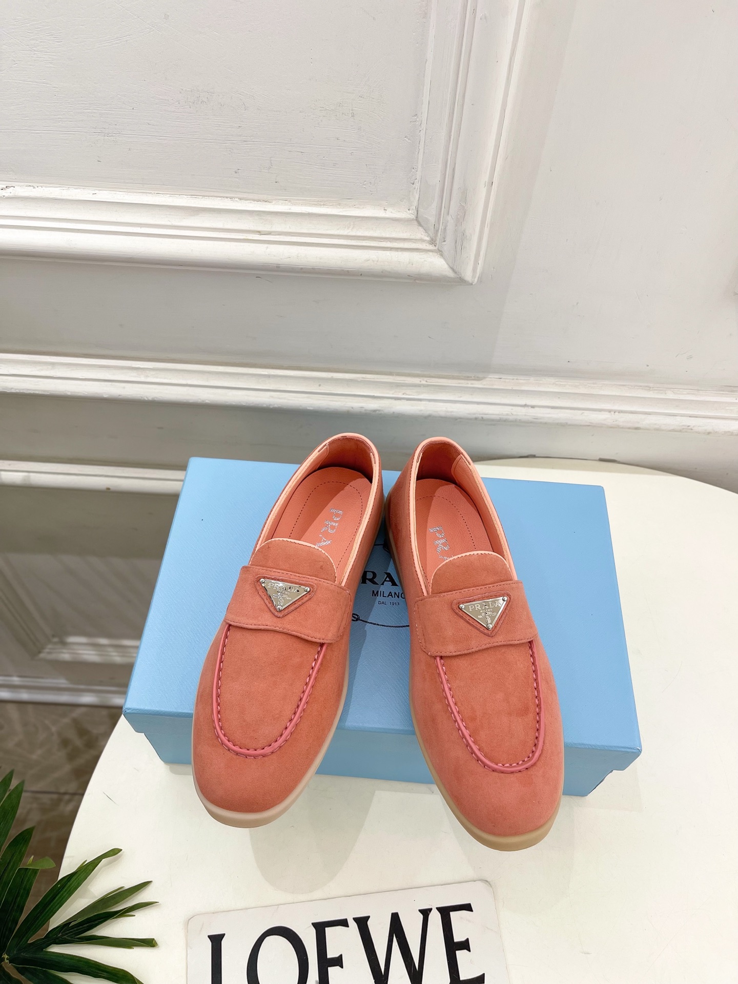 PRADA 普拉达  26𝐬𝐬 🌈2026春夏新品 专柜走秀款 经典金属三角标情侣款乐福鞋 系列〰鞋面：