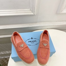PRADA 普拉达 26𝐬𝐬 🌈2026春夏新品 专柜走秀款 经典金属三角标情侣款乐福鞋 系列〰鞋面: PRADA 普拉达 26𝐬𝐬 🌈2026春夏新品 专柜走秀款 经典金属三角标情侣款乐福鞋 系列〰鞋面: