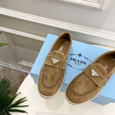 PRADA 普拉达 26𝐬𝐬 🌈2026春夏新品 专柜走秀款 经典金属三角标情侣款乐福鞋 系列〰鞋面: PRADA 普拉达 26𝐬𝐬 🌈2026春夏新品 专柜走秀款 经典金属三角标情侣款乐福鞋 系列〰鞋面: