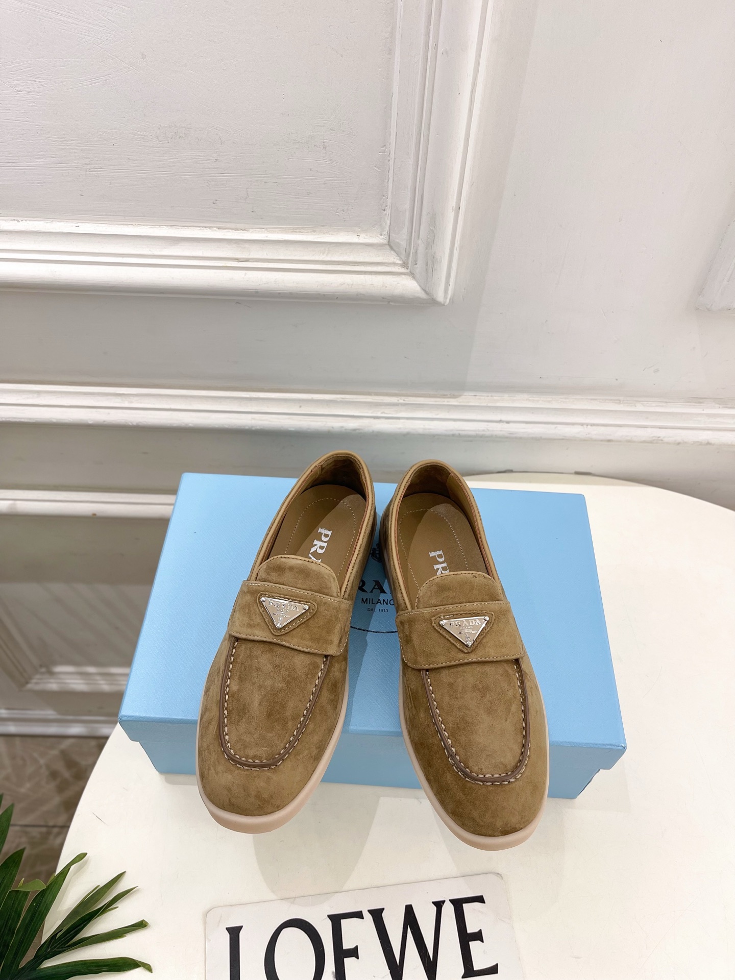 PRADA 普拉达  26𝐬𝐬 🌈2026春夏新品 专柜走秀款 经典金属三角标情侣款乐福鞋 系列〰鞋面：